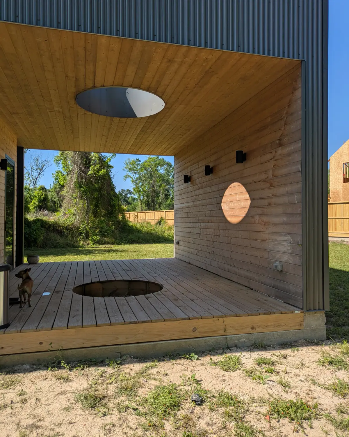 editorial-pavilion.webp Steel-framed residential pavilion with exposed structure and metal cladding